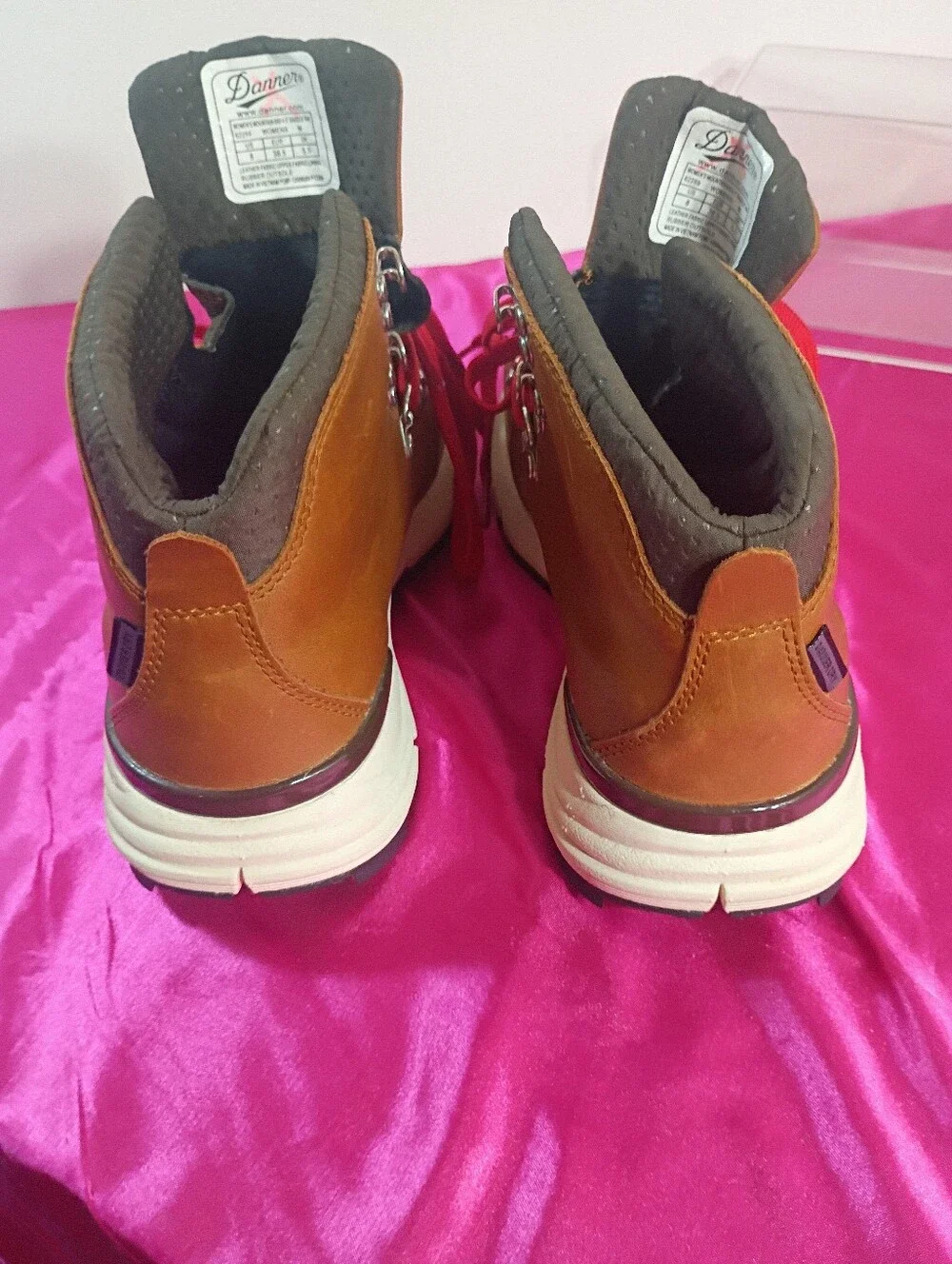 Danner Mountain 600 Women’s Size 8 Brown Leather Waterproof Hiking Boots Vibram.